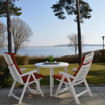 Ferienhaus 7 Eg - Charmante Ferienwohnung Mit Seeblick&schoenem Garten In Röbel An Der Müritz Marienfelde