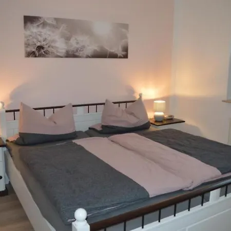 7 Eg - Charmante Ferienwohnung Mit Seeblick&schoenem Garten In Röbel An Der Müritz Ferienhaus