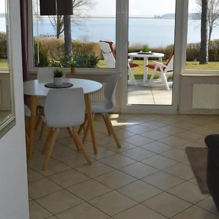 7 Eg - Charmante Ferienwohnung Mit Seeblick&schoenem Garten In Röbel An Der Müritz Ferienhaus