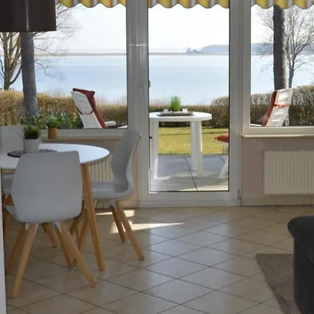 7 Eg - Charmante Ferienwohnung Mit Seeblick&schoenem Garten In Röbel An Der Müritz *