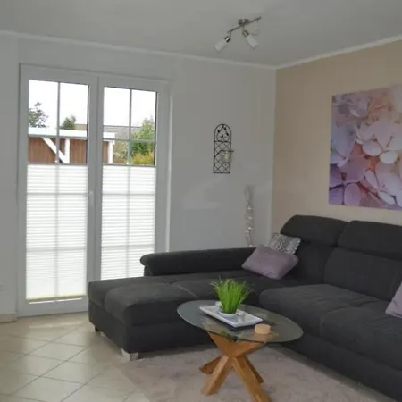 Ferienhaus 7 Eg - Charmante Ferienwohnung Mit Seeblick&schoenem Garten In Röbel An Der Müritz Marienfelde